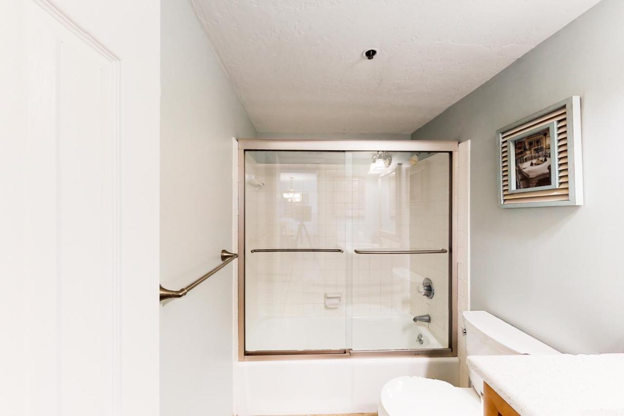 The Islander 205 Apartment *
