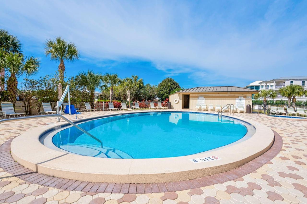 The Islander 205 Apartment *